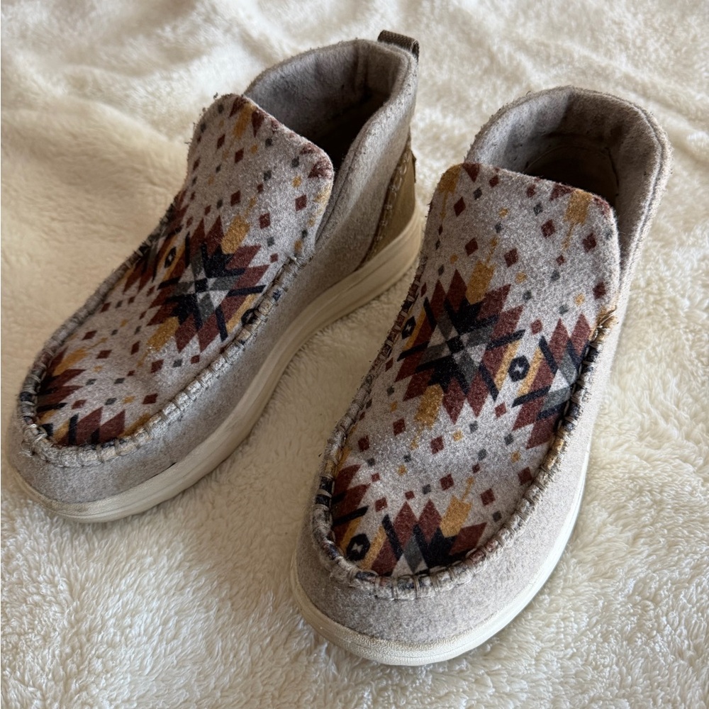 Hey Dude Patterned Slippers - Cream and Brown